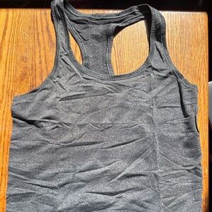 Lululemon women’s swiftly tech tank in grey, size 8.